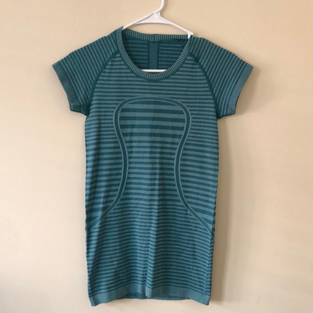 lululemon tee